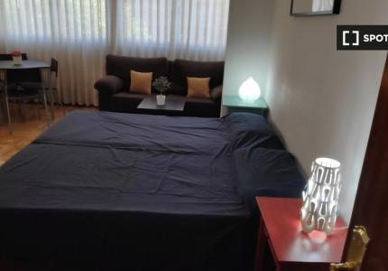 Habitación en piso compartido en Estrella, Madrid.