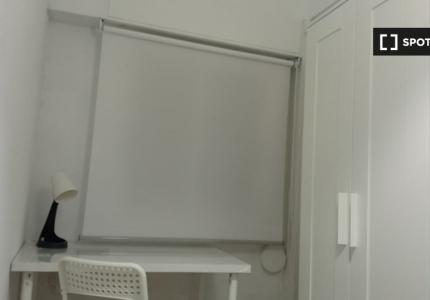 Habitación en piso compartido de 5 habitaciones en La Raiosa, Valencia.