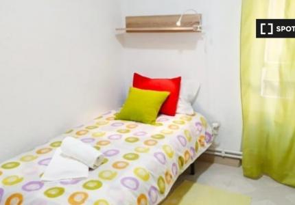 Se alquila habitación en piso compartido de 4 habitaciones, Casería de Montijo.