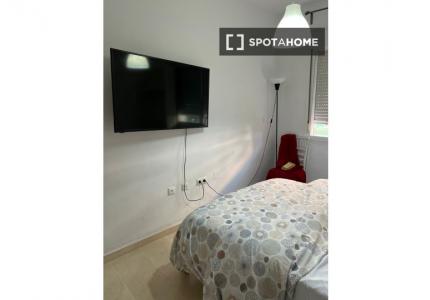 Habitación en piso compartido en alquiler en Hacienda Roldán, Málaga.