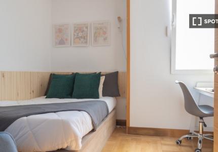 Se alquila habitación compartida en Cuatro Caminos, Madrid.