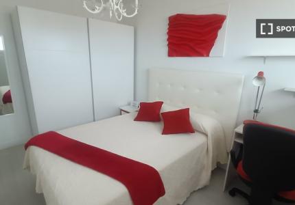 Se alquila habitación en piso de 3 habitaciones en Santander