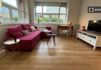 Se alquila habitación en piso de 4 habitaciones en Donostia