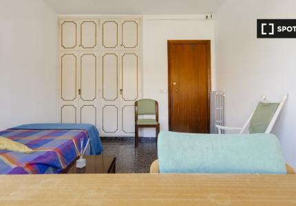 Dormitorio de estudiantes en piso compartido de estudiantes de 6 habitaciones en Murcia.