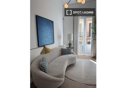 Apartamento de 3 dormitorios en alquiler en Universidad, Madrid