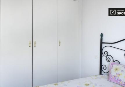 Habitación en piso compartido en alquiler en Almagro, Madrid