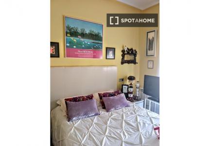 Habitación sólo para mujeres en piso compartido en Oviedo.