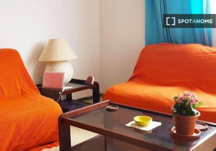 Se alquila habitación en piso de 4 habitaciones en Las Palmas