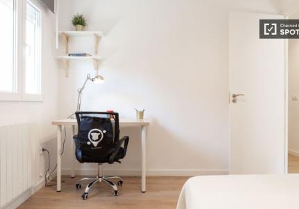 Se alquila habitación en piso de 4 habitaciones en Latina, Madrid