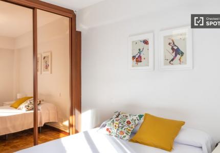 Se alquila habitación en piso de 3 habitaciones en Madrid