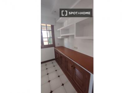 Habitaciones en alquiler en casa de 6 habitaciones en Tarifa Alta