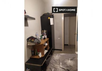Habitación en piso compartido en barcelona.