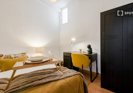 Habitación en piso compartido de 5 habitaciones en alquiler en Palacio, Madrid