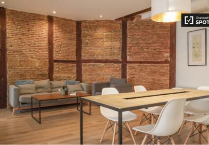 Piso de 4 habitaciones en alquiler en Sol, Madrid.