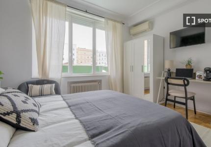 Se alquila habitación en apartamento de 9 dormitorios en Chamberí, Madrid