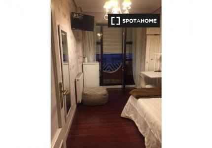 Alquiler de habitaciones en casa de 4 habitaciones en San Sebastián