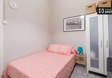 Cómoda habitación en un apartamento de 6 dormitorios, Eixample, Valencia