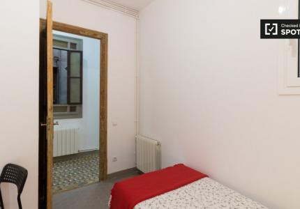 Acogedora habitación compartida en Carrer de Balmes