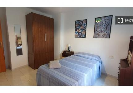 Habitación en piso compartido de 4 habitaciones en Zaidín-Vergeles, Granada.