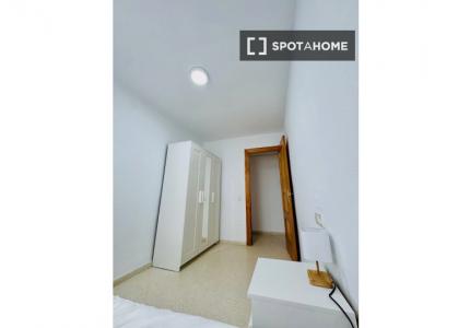 Habitación en piso compartido en Almería