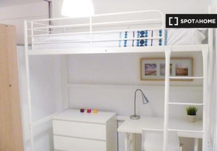 Habitación en un piso compartido de 2 habitaciones en San Isidro, Madrid.