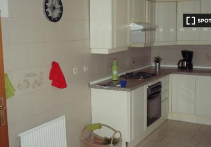 Habitación en piso compartido en madrid.