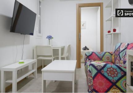 Apartamento de 2 dormitorios en alquiler en Atocha, Madrid