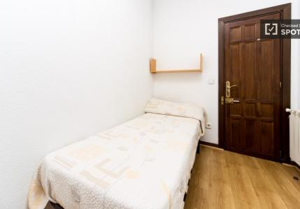 Habitación amueblada en 1 apartamento en Puerta del Sol, Madrid