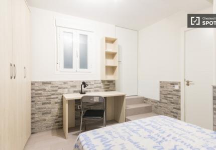 Habitación equipada en piso de 4 dormitorios en Acacias, Madrid