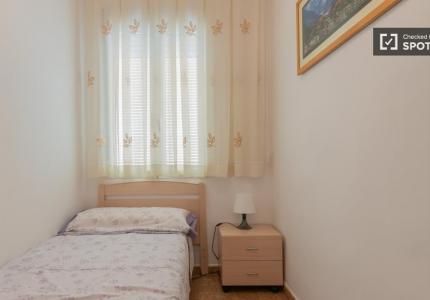 Se alquila habitación en piso de 3 habitaciones en Aiora, Valencia