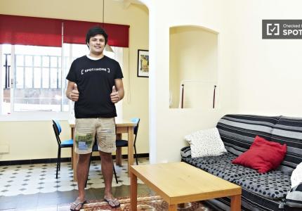 Habitación soleada en piso compartido en el Eixample, Barcelona