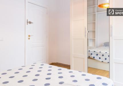 Habitación luminosa en apartamento de 6 dormitorios en Salamanca, Madrid