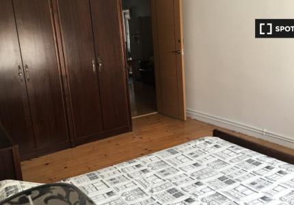 Se alquila habitación en piso compartido en Pamplona