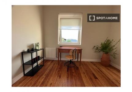 Se alquila habitación en piso de 4 habitaciones en Donostia