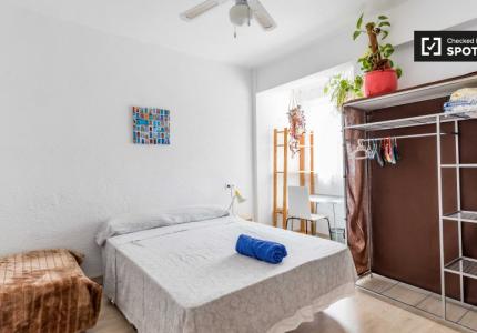 Habitación en apartamento de 3 dormitorios en Poblats Marítims, Valencia