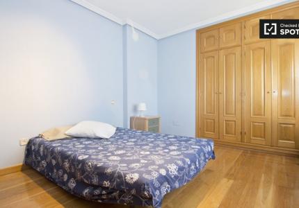 Habitación en piso compartido de 12 habitaciones en Villaviciosa