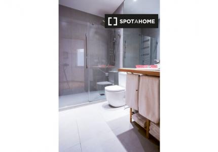 Apartamento de 2 dormitorios en alquiler en Cortes, Madrid