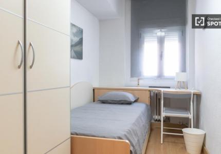 Habitación en piso compartido de 4 habitaciones en Vista Alegre, Madrid