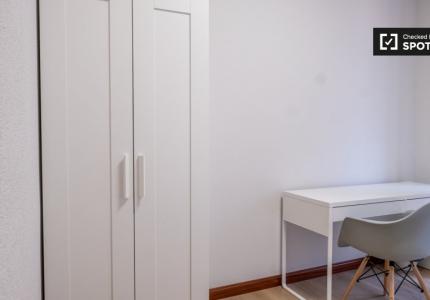 Habitación en piso compartido de 8 habitaciones, Alcalá de Henares
