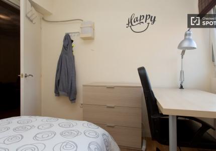 Habitación acogedora en piso compartido en getafe, madrid.