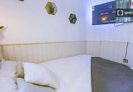 Habitación en piso compartido en alquiler en Arapiles, Madrid.
