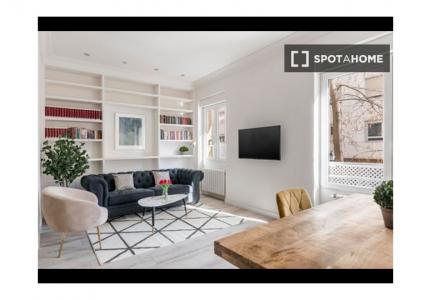 Apartamento de 2 dormitorios en alquiler en Almagro, Madrid