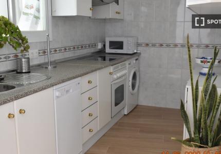 Apartamento de 4 dormitorios en alquiler en Nerja, Málaga