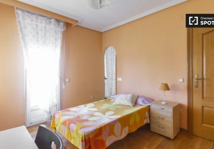 Habitación en piso compartido de 12 habitaciones en Villaviciosa