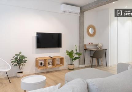 Apartamento de 2 habitaciones en alquiler en Puerta De Toledo, Madrid