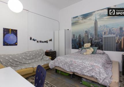 Alquiler de habitaciones en piso de 9 dormitorios en Centro