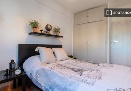 Habitación en piso compartido en Hispanoamérica, Madrid.