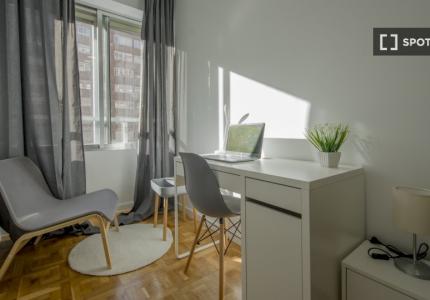 Se alquila habitación en piso de 9 habitaciones en Tetuán, Madrid