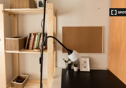 Se alquilan habitaciones en un apartamento de 4 dormitorios en Getafe