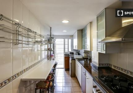 Habitación en piso compartido en valencia.